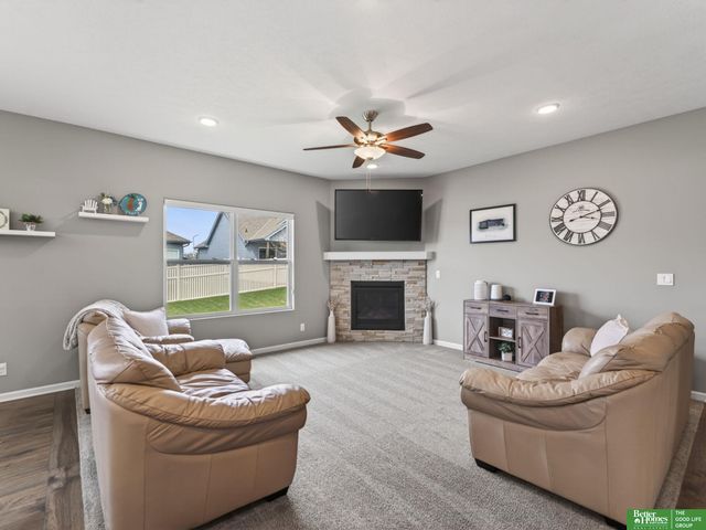 16862 Cary Street, Omaha, NE 68136