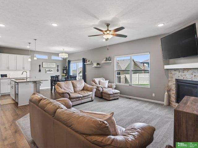 16862 Cary Street, Omaha, NE 68136