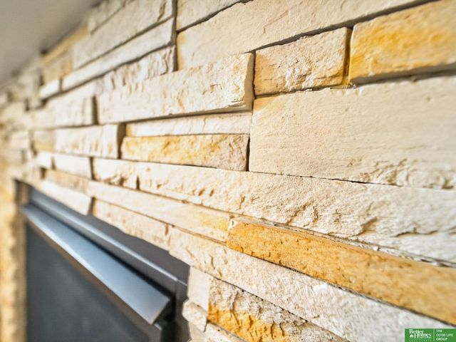 16862 Cary Street, Omaha, NE 68136