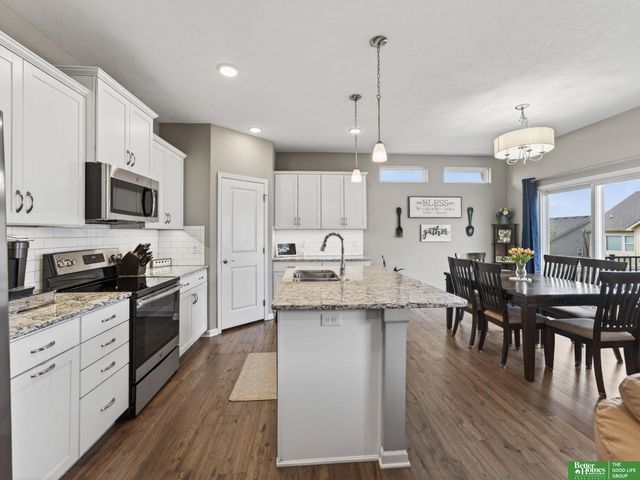 16862 Cary Street, Omaha, NE 68136