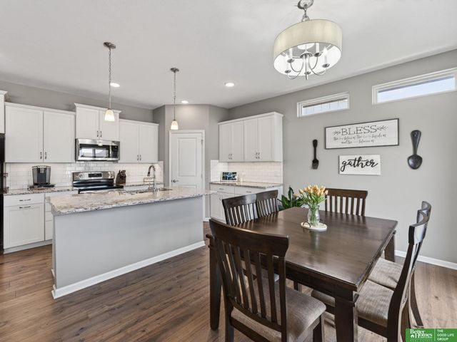 16862 Cary Street, Omaha, NE 68136