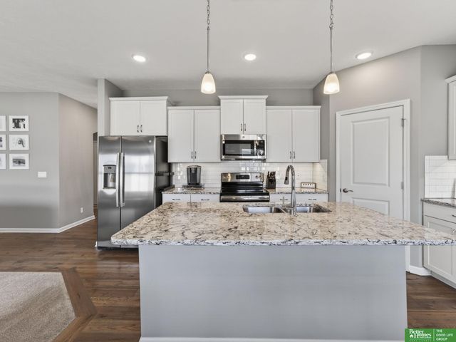 16862 Cary Street, Omaha, NE 68136