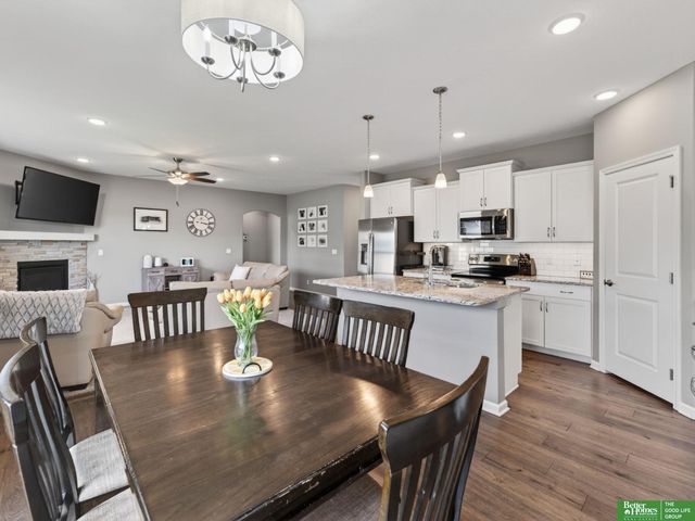 16862 Cary Street, Omaha, NE 68136