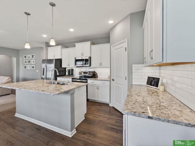 16862 Cary Street, Omaha, NE 68136