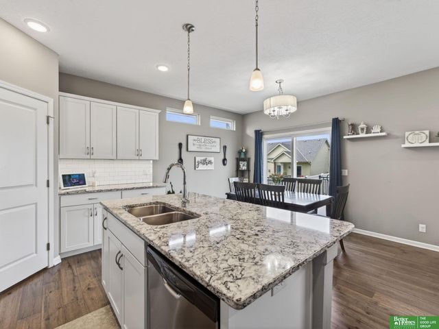 16862 Cary Street, Omaha, NE 68136