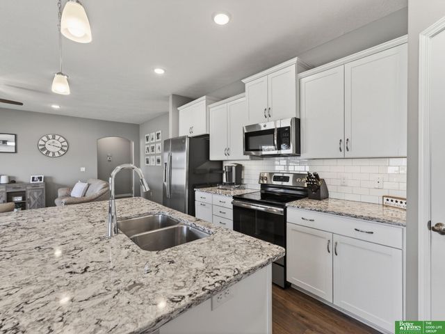 16862 Cary Street, Omaha, NE 68136