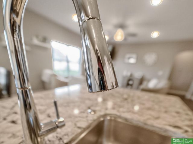 16862 Cary Street, Omaha, NE 68136