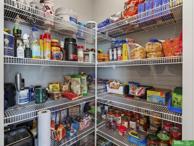 16862 Cary Street, Omaha, NE 68136