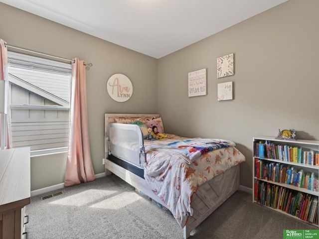 16862 Cary Street, Omaha, NE 68136