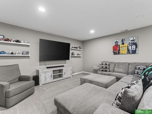 16862 Cary Street, Omaha, NE 68136