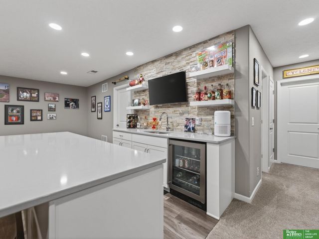 16862 Cary Street, Omaha, NE 68136