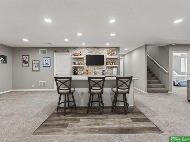 16862 Cary Street, Omaha, NE 68136