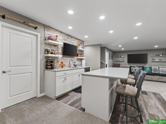 16862 Cary Street, Omaha, NE 68136