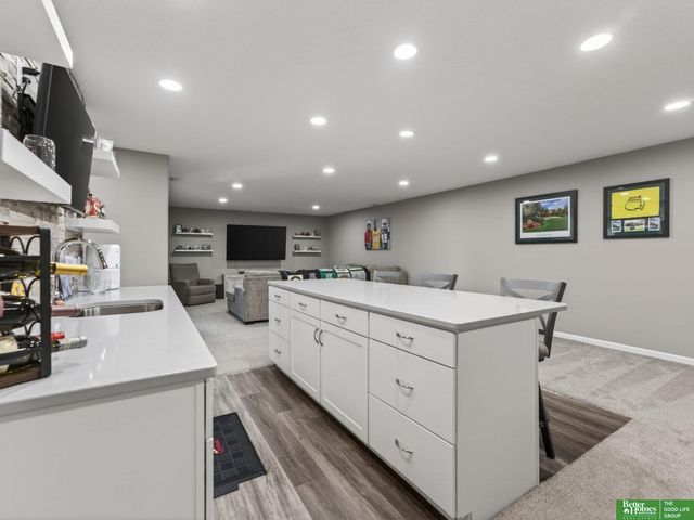 16862 Cary Street, Omaha, NE 68136