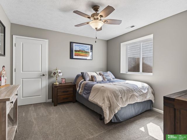 16862 Cary Street, Omaha, NE 68136