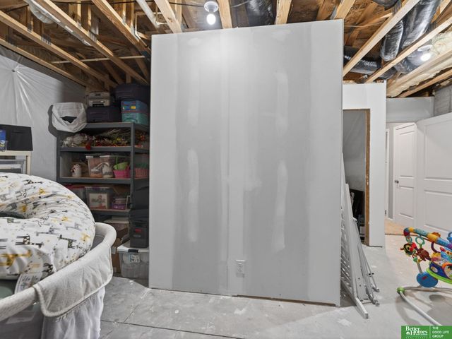 16862 Cary Street, Omaha, NE 68136