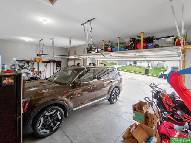 16862 Cary Street, Omaha, NE 68136