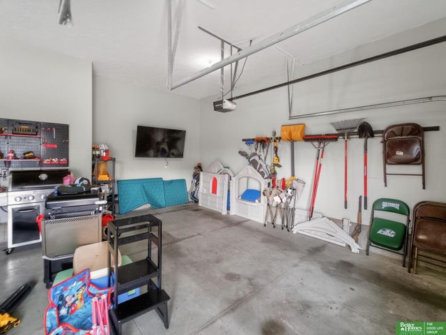 16862 Cary Street, Omaha, NE 68136