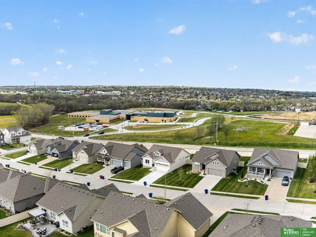 16862 Cary Street, Omaha, NE 68136