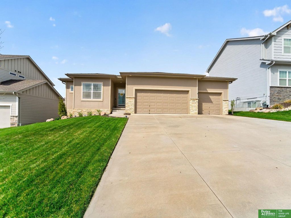 16862 Cary Street, Omaha, NE 68136