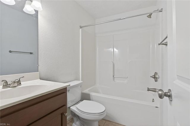 44 Newby DR, Hampton, VA 23666