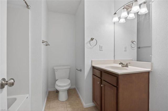 44 Newby DR, Hampton, VA 23666