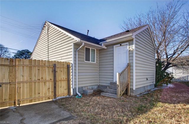 44 Newby DR, Hampton, VA 23666