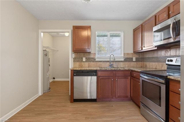 44 Newby DR, Hampton, VA 23666