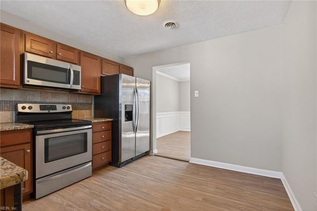 44 Newby DR, Hampton, VA 23666