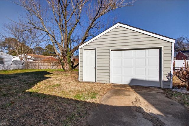 44 Newby DR, Hampton, VA 23666