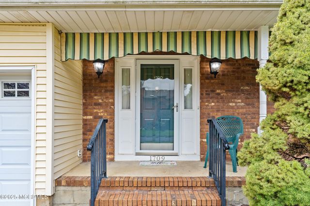 1709 Fanwood Street, Oakhurst, NJ 07755