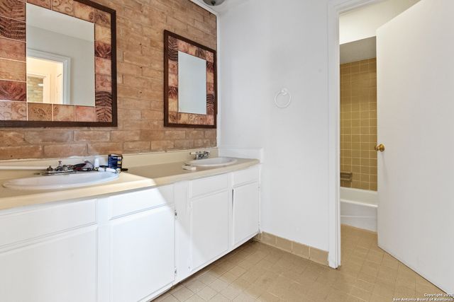 12031 Arms Way, Live Oak, TX 78233