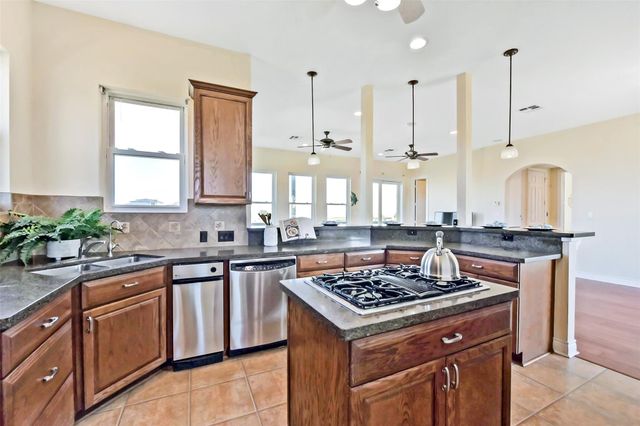 1 Loggerhead, Hitchcock, TX 77563