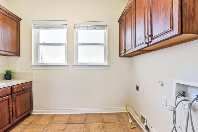 1 Loggerhead, Hitchcock, TX 77563