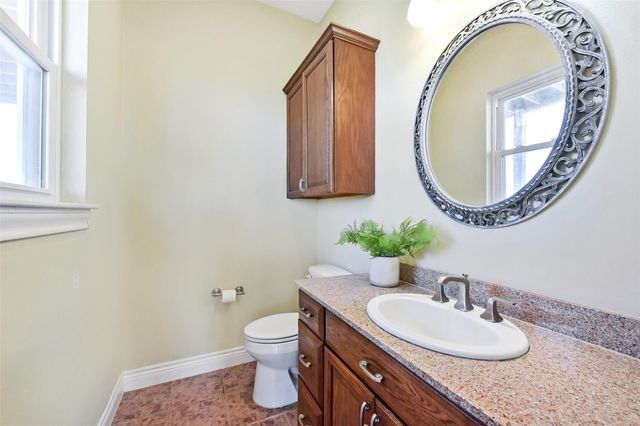 1 Loggerhead, Hitchcock, TX 77563