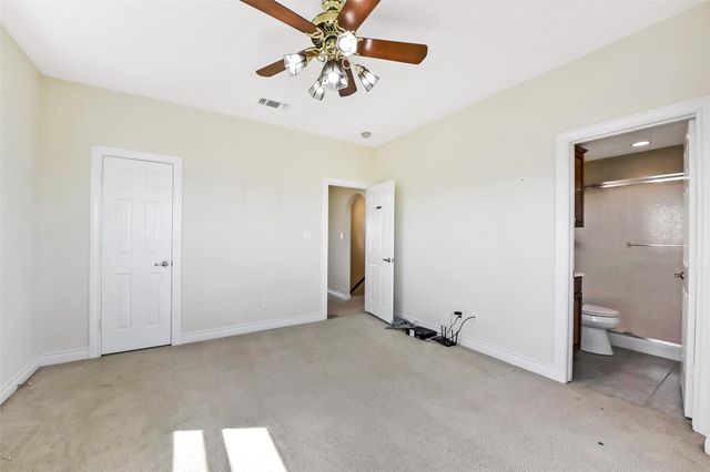 1 Loggerhead, Hitchcock, TX 77563