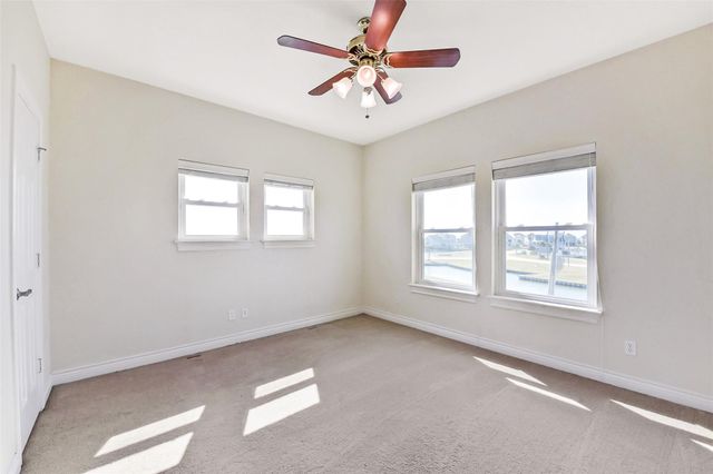 1 Loggerhead, Hitchcock, TX 77563