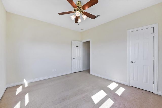 1 Loggerhead, Hitchcock, TX 77563