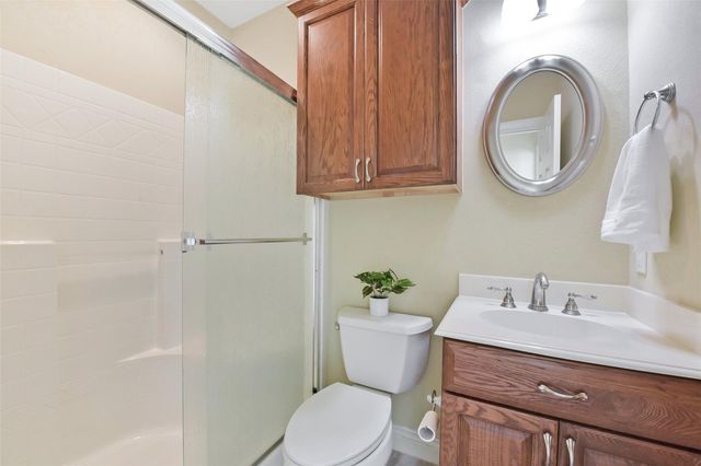 1 Loggerhead, Hitchcock, TX 77563