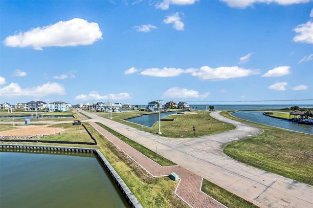 1 Loggerhead, Hitchcock, TX 77563