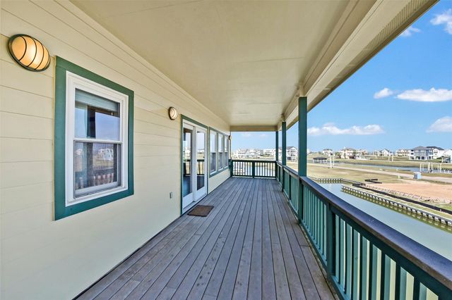 1 Loggerhead, Hitchcock, TX 77563