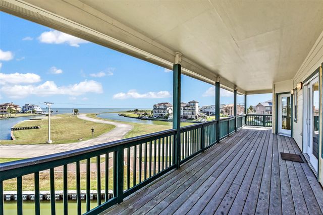 1 Loggerhead, Hitchcock, TX 77563