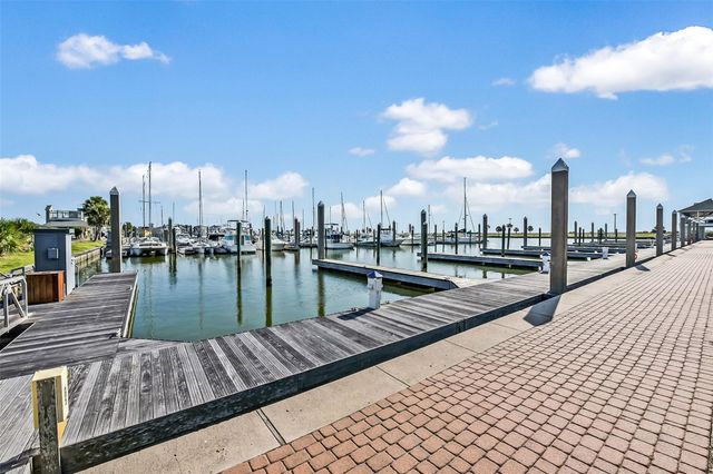 1 Loggerhead, Hitchcock, TX 77563