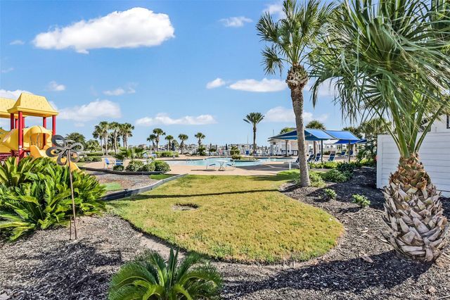 1 Loggerhead, Hitchcock, TX 77563