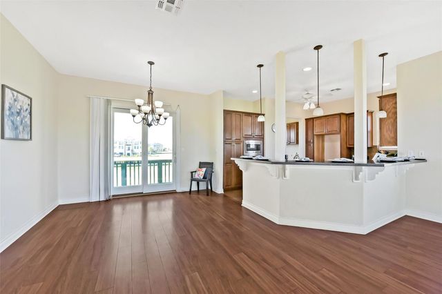 1 Loggerhead, Hitchcock, TX 77563