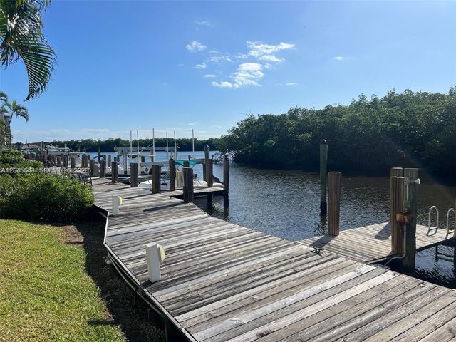689 NE 6th Ct 1080, Boynton Beach, FL 33435