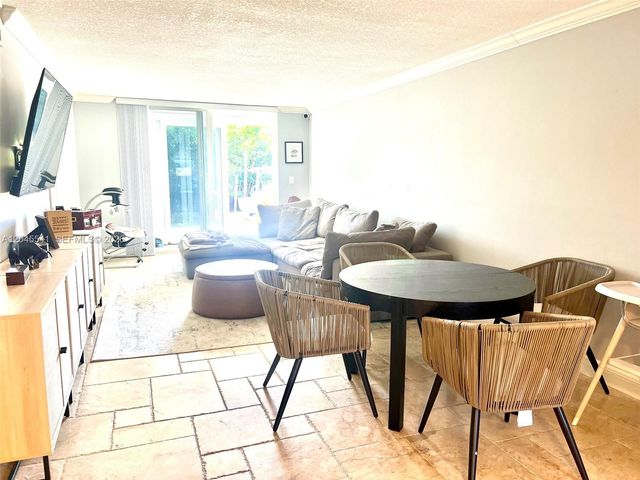 689 NE 6th Ct 1080, Boynton Beach, FL 33435