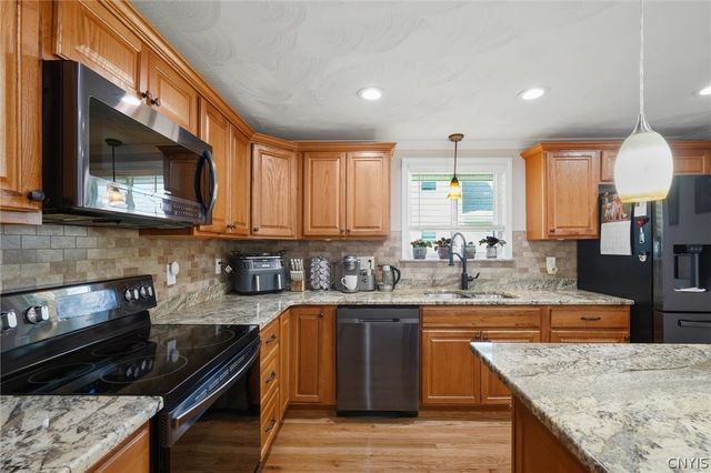 125 Revere Avenue, Dewitt, NY 13057