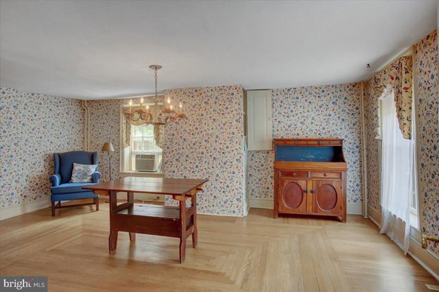 130 S CARLISLE ST, Greencastle, PA 17225