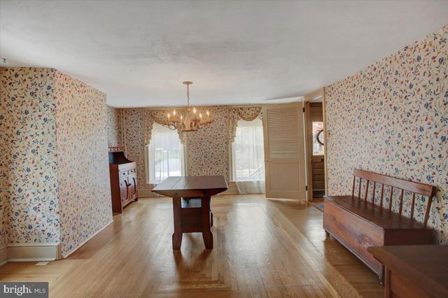 130 S CARLISLE ST, Greencastle, PA 17225